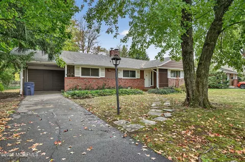 308 Kenwood Dr, Moorestown, NJ 08057