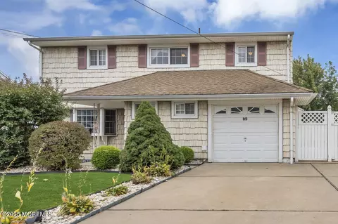 89 Tennyson St, Carteret, NJ 07008