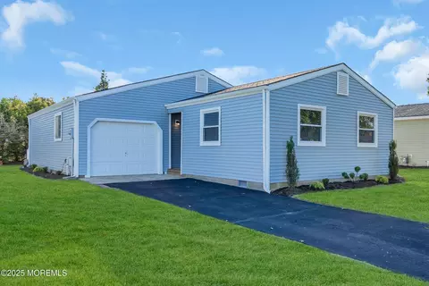 6 Caribbean St, Toms River, NJ 08757