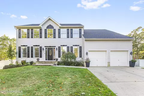 14 Brittany Dr, Bayville, NJ 08721