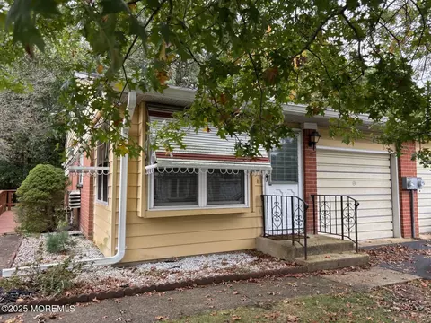 7 Bennington Ln #A, Whiting, NJ 08759