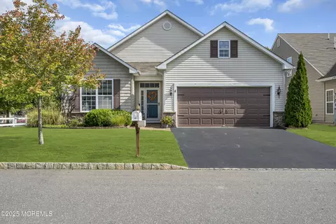 107 Eagle Ridge Cir, Lakewood, NJ 08701