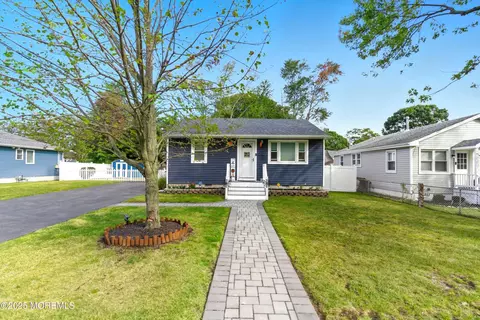 2216 Adams Ave, Toms River, NJ 08753