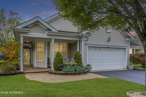 82 Stamford Dr, Jackson, NJ 08527