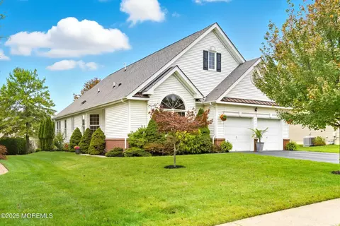 37 Sequoia Pkwy, Ocean, NJ 07712