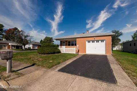 38 Marquis St, Toms River, NJ 08757
