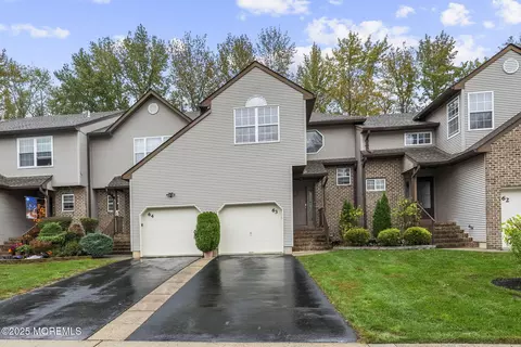 63 Atrium Way #6-3, Manalapan, NJ 07726