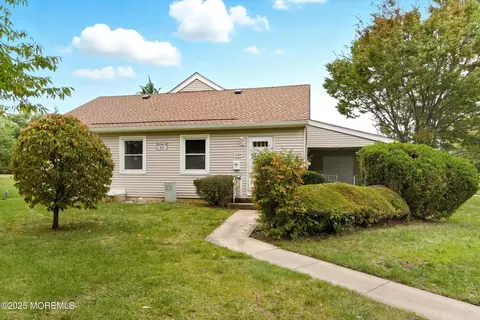 119 Muhlen Platz #A, Freehold, NJ 07728