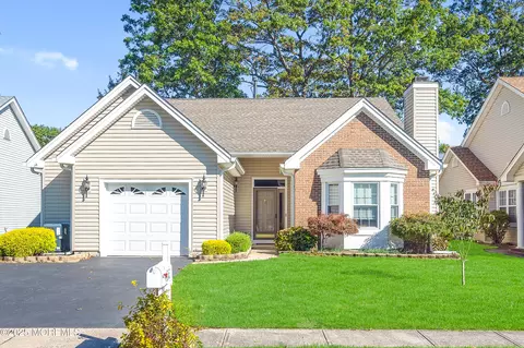 96 Sandpiper Dr, Bayville, NJ 08721