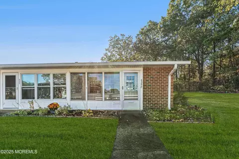 829 Balmoral Ct # F, Lakewood, NJ 08701