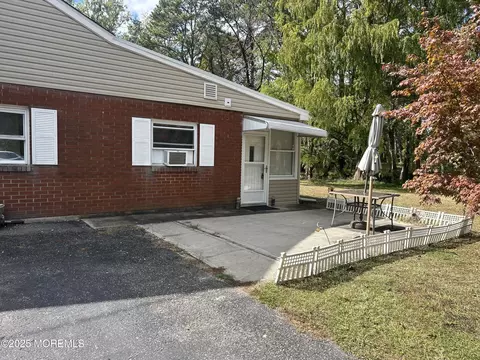 9 Walnut St #D, Toms River, NJ 08757