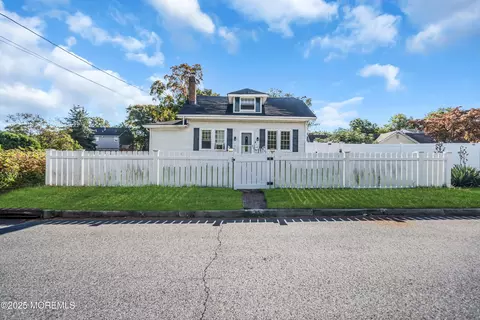 35 Montana Ave, Port Monmouth, NJ 07758