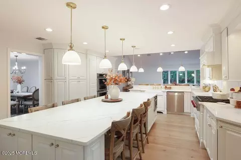 178 Davis Ln, Red Bank, NJ 07701