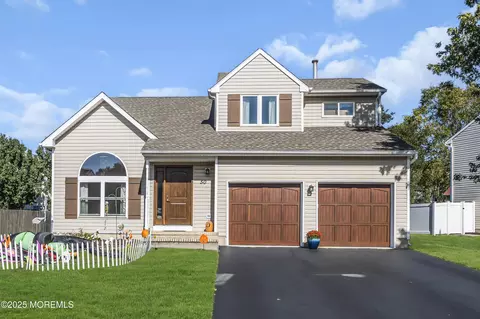 50 E Shenendoah Rd, Howell, NJ 07731