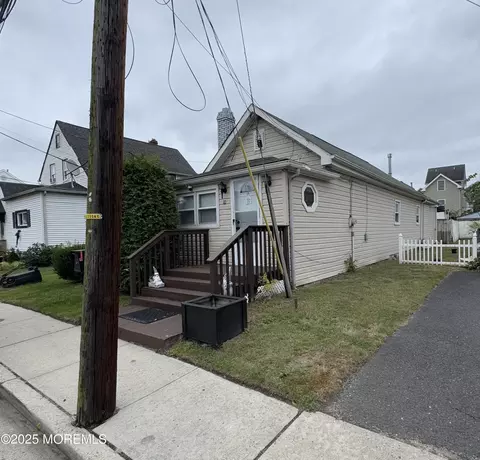 10 Jahn St, Keansburg, NJ 07734