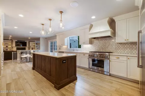 4 Garnet St, Morganville, NJ 07751