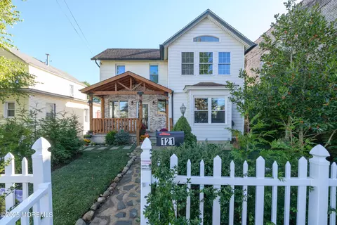 121 Catherine St, Red Bank, NJ 07701