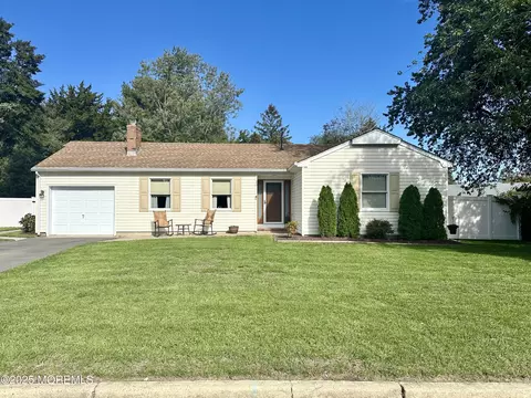 20 Bayberry Dr, Lanoka Harbor, NJ 08734
