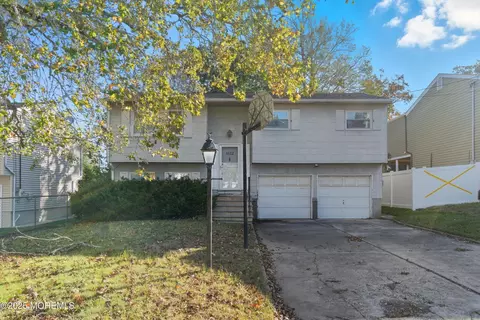 1622 Oakwood Rd, West Belmar, NJ 07719