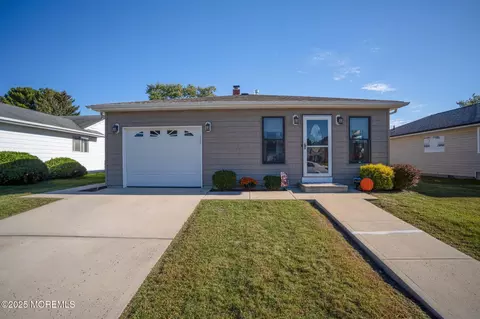 66 Liberta Dr, Toms River, NJ 08757