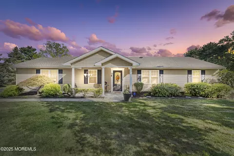 36 James St, Lincroft, NJ 07738
