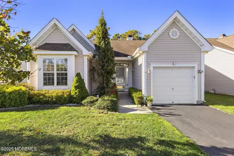 3 Lakeland Dr, Barnegat, NJ 08005
