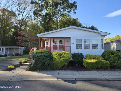 98 Woody Rd, Freehold, NJ 07728