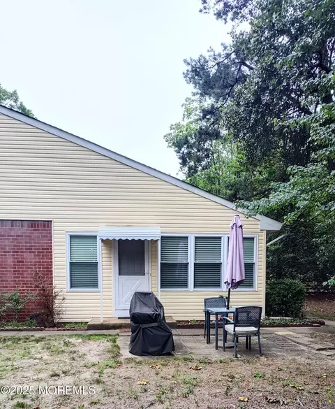 4 Snowberry Ln #D, Whiting, NJ 08759