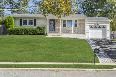 97 Curtis Pl, Toms River, NJ 08753