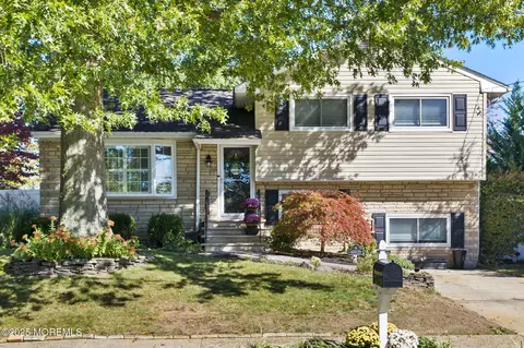 11 Probasco Dr, Allentown, NJ 08501