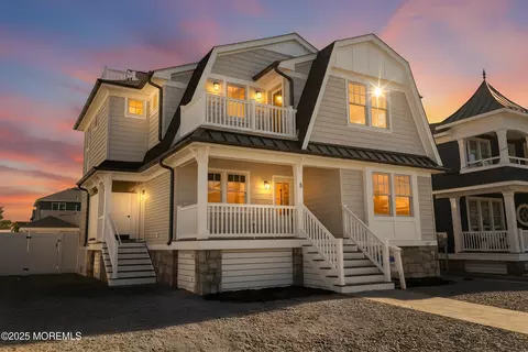 8 Pennsylvania Ave, Lavallette, NJ 08735