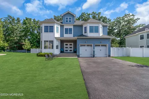 8 Sarah Ln, Eatontown, NJ 07724
