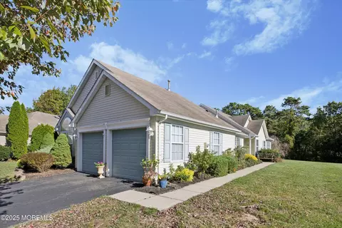 16 Rosewood Ct, Lakewood, NJ 08701