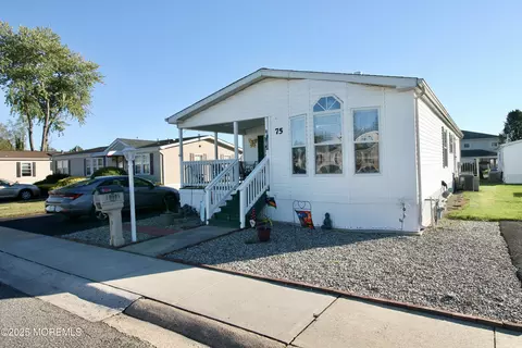 75 Robin Pl, Freehold, NJ 07728