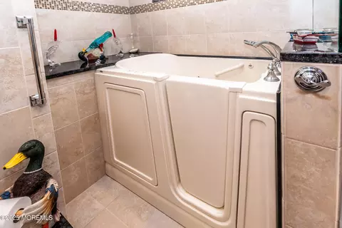 Bath - 658 Fairview Ln, Forked River, NJ 08731 photo 10 of 14
