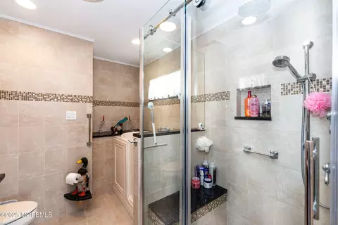 Bath - 658 Fairview Ln, Forked River, NJ 08731 photo 7 of 14