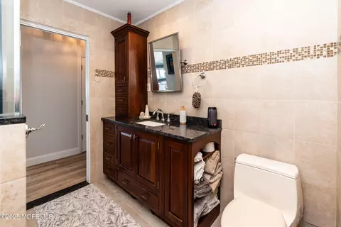 Bath - 658 Fairview Ln, Forked River, NJ 08731 photo 8 of 14