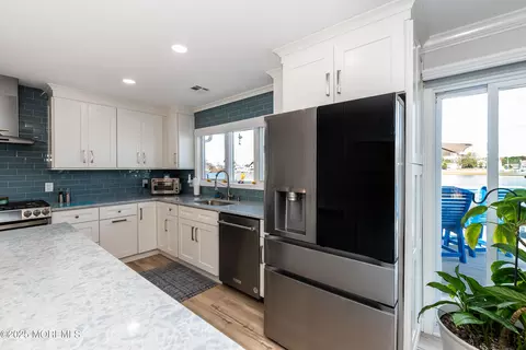 Kitchen - 658 Fairview Ln, Forked River, NJ 08731 photo 5 of 9