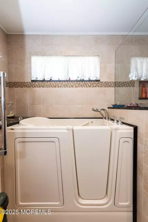 Bath - 658 Fairview Ln, Forked River, NJ 08731 photo 11 of 14