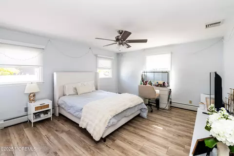 Bedroom - 658 Fairview Ln, Forked River, NJ 08731 photo 8 of 13