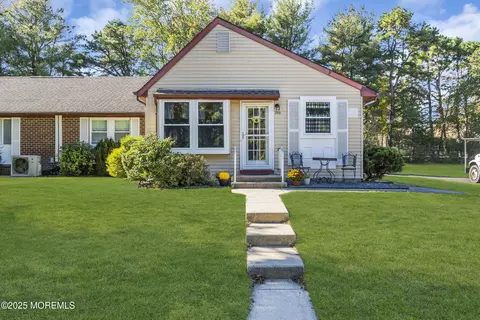 29 Easton Dr # B, Whiting, NJ 08759