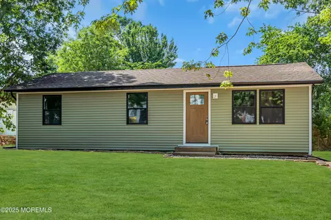 309 Neptune Dr, Manahawkin, NJ 08050