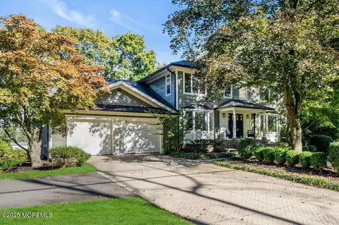 17 Woods End Rd, Colts Neck, NJ 07722