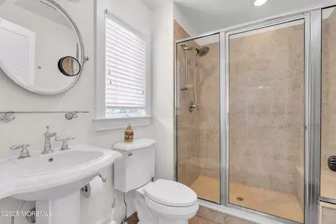 Bath - 406 Brown St, Brielle, NJ 08730 photo 2 of 3