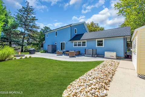 Exterior - 406 Brown St, Brielle, NJ 08730 photo 5 of 9