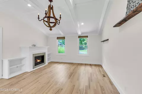 Living - 406 Brown St, Brielle, NJ 08730 photo 2 of 4