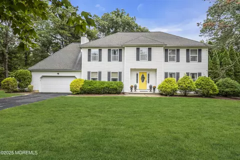 17 Elana Dr, Jackson, NJ 08527
