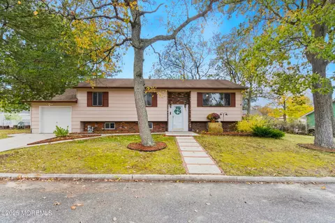 42 Monroe Ave, Browns Mills, NJ 08015