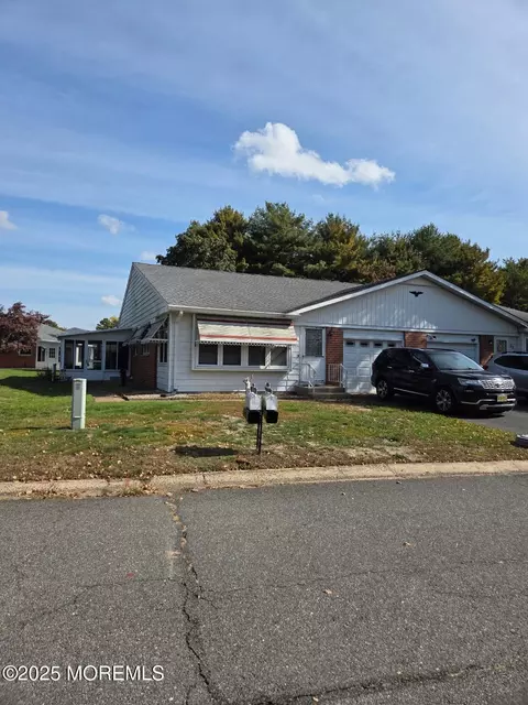 2 Crockett Ln # A, Whiting, NJ 08759