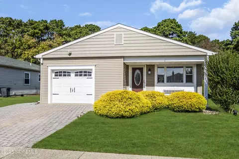 21 Doral Dr, Toms River, NJ 08757